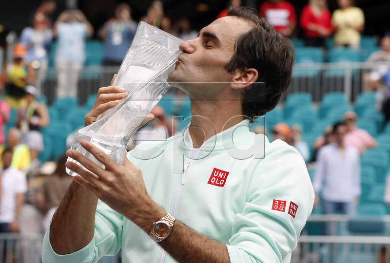 Roger Federer of Switzerland kisses his trophy after defeating John Isner of the US following their Men's finals match at the Miami Open tennis tournament in Miami, Florida, USA, 31 March 2019.  EPA-EFE/RHONA WISE