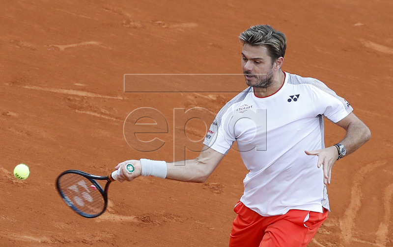 Stan Wawrinka of Switzerland returns the ball to Marco Cecchinato of Italy during their first round match at the Monte-Carlo Rolex Masters tournament in Roquebrune Cap Martin, France, 16 April 2019.  EPA-EFE/SEBASTIEN NOGIER
