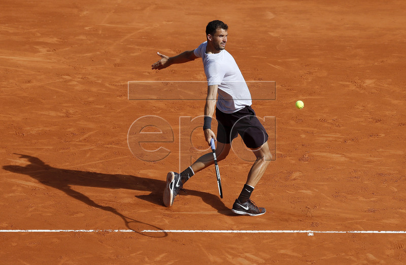 Grigor Dimitrov of Bulgaria in action during his third round match against Rafael Nadal of Spain at the Monte-Carlo Rolex Masters tournament in Roquebrune Cap Martin, France, 18 April 2018.  EPA-EFE/SEBASTIEN NOGIER