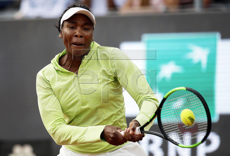 Venus Williams of the USA in action against Elise Mertens of Belgium during their women's singles first round match at the Italian Open tennis tournament in Rome, Italy, 13 May 2019.  EPA-EFE/RICCARDO ANTIMIANI