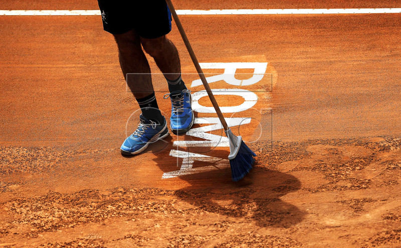 A worker prepares the court during the men's singles first round match between Marin Cilic of Croatia and Andrea Basso of Italy at the Italian Open tennis tournament in Rome, Italy, 14 May 2019.  EPA-EFE/RICCARDO ANTIMIANI