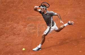 Roger Federer of Switzerland plays Lorenzo Sonego of Italy during their men?s first round match during the French Open tennis tournament at Roland Garros in Paris, France, 26 May 2019. EPA-EFE/JULIEN DE ROSA