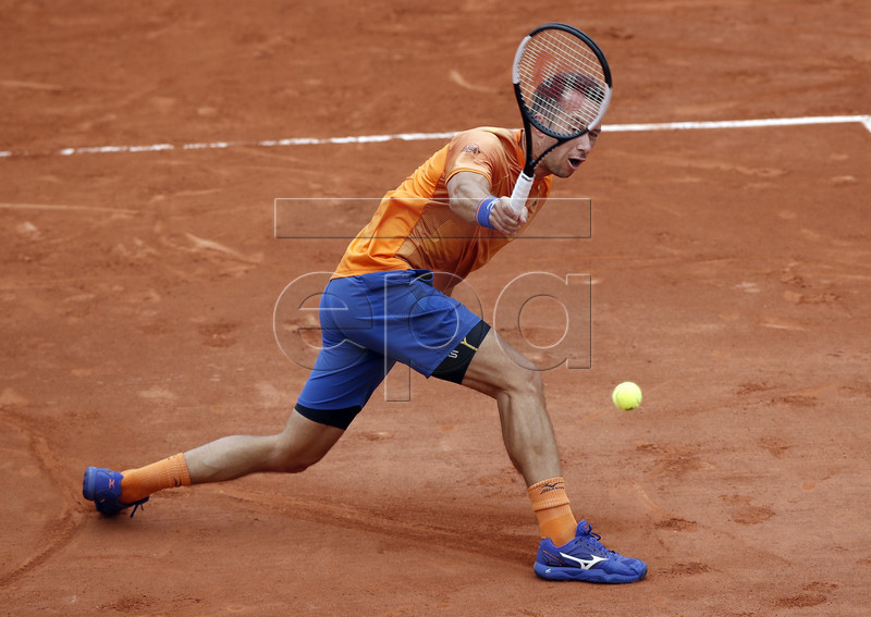 Philipp Kohlschreiber of Germany plays Robin Haase of the Netherlands during their men?s first round match during the French Open tennis tournament at Roland Garros in Paris, France, 26 May 2019. EPA-EFE/YOAN VALAT