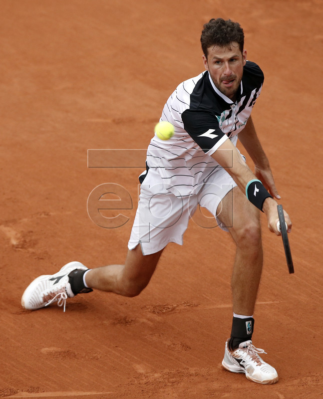 Robin Haase of the Netherlands plays Philipp Kohlschreiber of Germany during their men?s first round match during the French Open tennis tournament at Roland Garros in Paris, France, 26 May 2019. EPA-EFE/YOAN VALAT