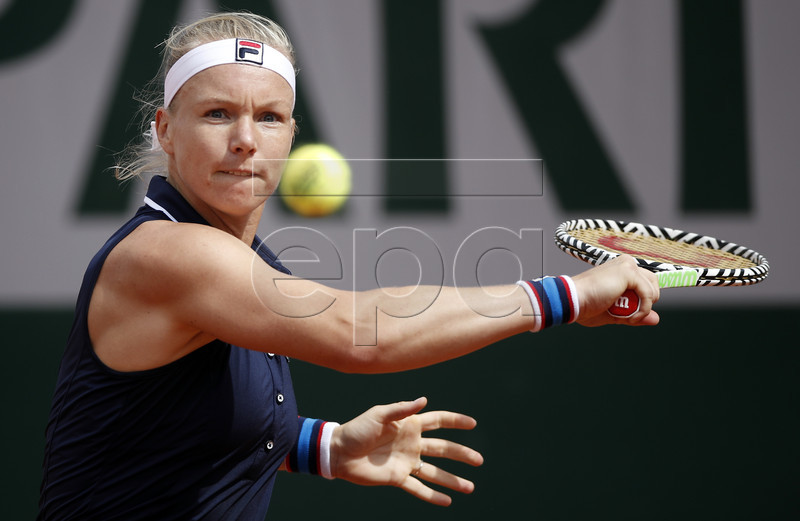 Kiki Bertens of the Netherlands plays Pauline Parmentier of France during their women?s first round match during the French Open tennis tournament at Roland Garros in Paris, France, 27 May 2019.  EPA-EFE/YOAN VALAT