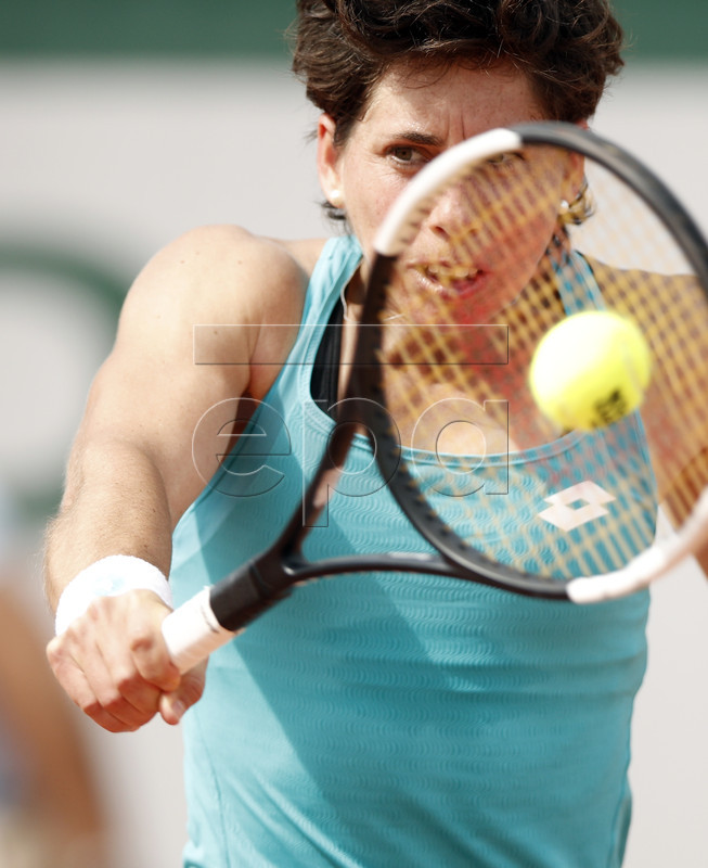 Carla Suarez Navarro of Spain plays Dayana Yastremska of Ukraine during their women?s first round match during the French Open tennis tournament at Roland Garros in Paris, France, 27 May 2019.  EPA-EFE/YOAN VALAT