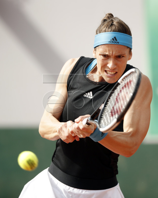 Andrea Petkovic of Germany plays Alison Riske of the USA during their women?s first round match during the French Open tennis tournament at Roland Garros in Paris, France, 27 May 2019. EPA-EFE/YOAN VALAT