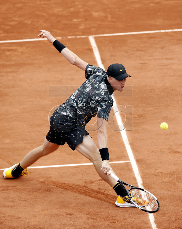 Kyle Edmund of Britain plays Jeremy Chardy of France during their men?s first round match during the French Open tennis tournament at Roland Garros in Paris, France, 27 May 2019. EPA-EFE/YOAN VALAT