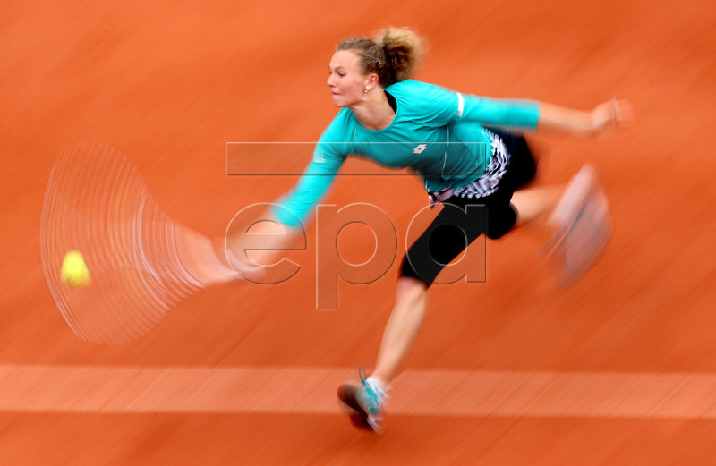 Katerina Siniakova of the Czech Republic plays Madison Keys of the USA during their women?s round of 16 match during the French Open tennis tournament at Roland Garros in Paris, France, 03 June 2019. EPA-EFE/SRDJAN SUKI