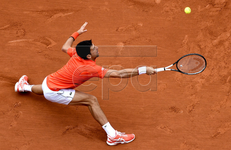 Novak Djokovic of Serbia plays Jan-Lennard Struff of Germany during their men?s round of 16 match during the French Open tennis tournament at Roland Garros in Paris, France, 03 June 2019. EPA-EFE/JULIEN DE ROSA