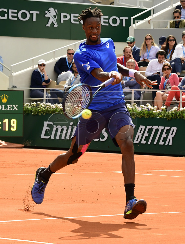 Gael Monfils of France plays Dominic Thiem of Austria during their men?s round of 16 match during the French Open tennis tournament at Roland Garros in Paris, France, 03 June 2019. EPA-EFE/CAROLINE BLUMBERG