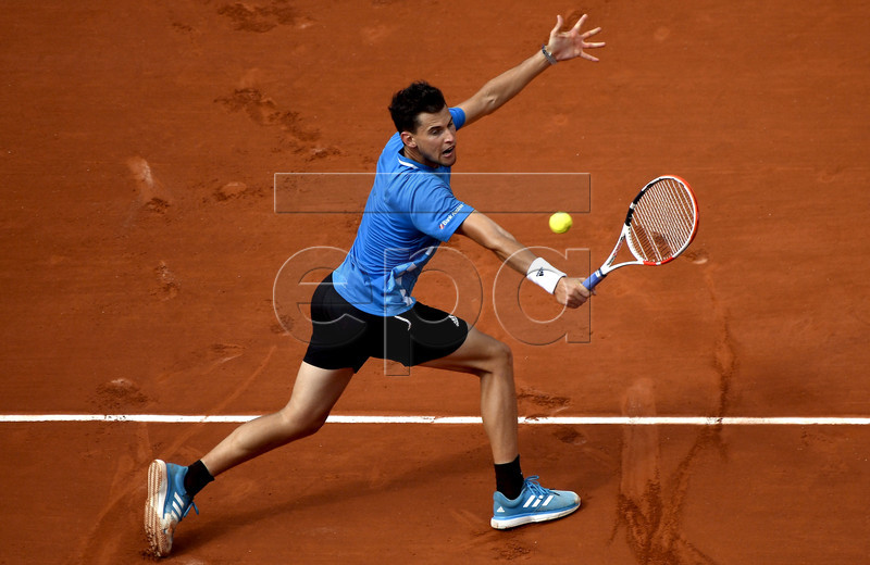 Dominic Thiem of Austria plays Gael Monfils of France during their men?s round of 16 match during the French Open tennis tournament at Roland Garros in Paris, France, 03 June 2019. EPA-EFE/JULIEN DE ROSA