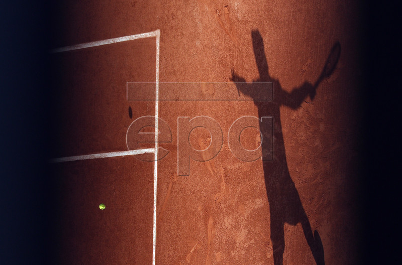Karen Khachanov of Russia casts a shadow as he plays Juan Martin Del Potro of Argentina during their men?s round of 16 match during the French Open tennis tournament at Roland Garros in Paris, France, 03 June 2019. EPA-EFE/YOAN VALAT