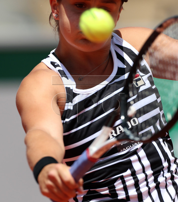 Ashleigh Barty of Australia plays Madison Keys of the USA during their women?s quarter final match during the French Open tennis tournament at Roland Garros in Paris, France, 06 June 2019.  EPA-EFE/SRDJAN SUKI