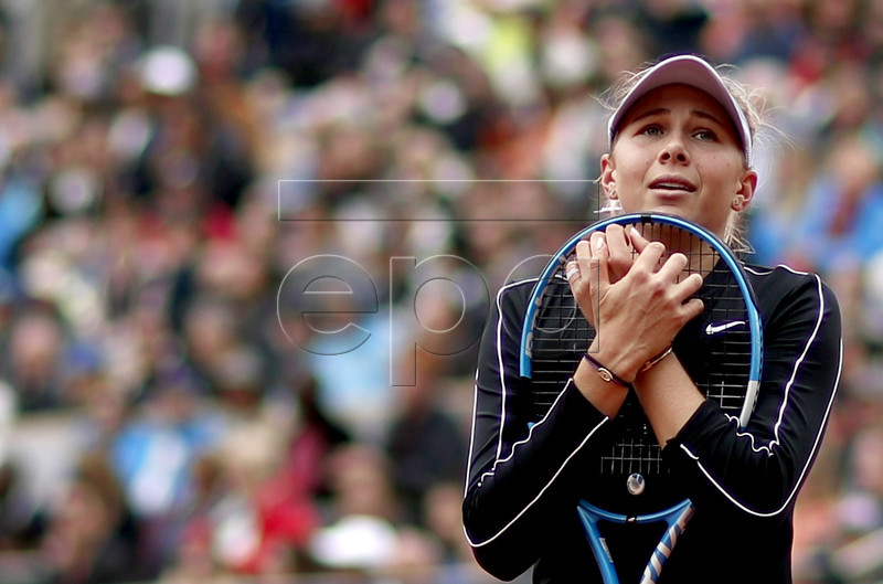 Amanda Anisimova of the USA reacts as she plays Ashleigh Barty of Australia during their women?s semi final match during the French Open tennis tournament at Roland Garros in Paris, France, 07 June 2019. EPA-EFE/YOAN VALAT