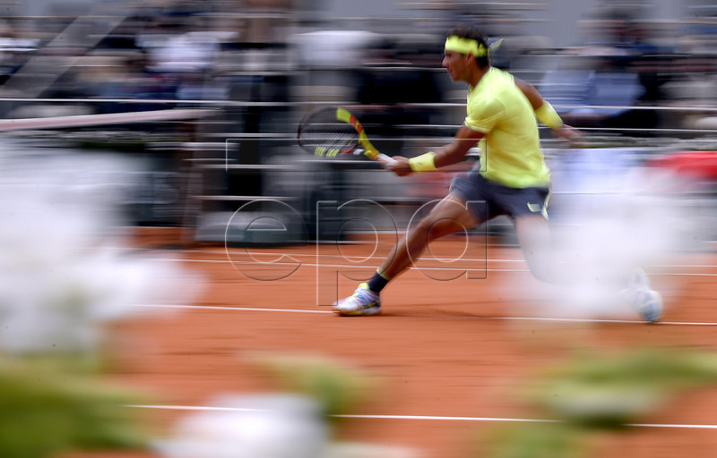 Rafael Nadal of Spain plays Roger Federer of Switzerland during their men?s semi final match during the French Open tennis tournament at Roland Garros in Paris, France, 07 June 2019. EPA-EFE/JULIEN DE ROSA
