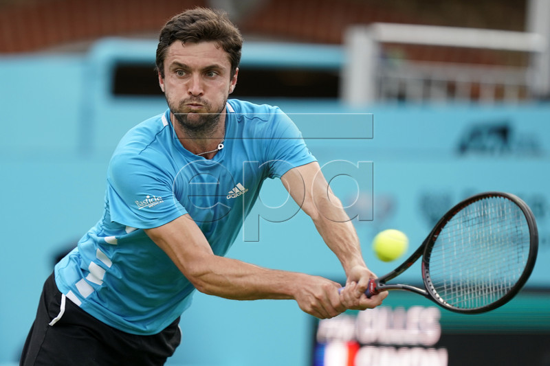 France's Gilles Simon returns to Britain's James Ward during their round 32 match at the Fever Tree Championship at Queen's Club in London, Britain, 17 June 2019. The tournament runs from 17th June till 23 June 2019 EPA-EFE/WILL OLIVER