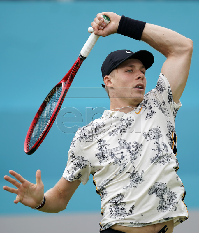 Canada's Denis Shapovalov returns to Argentina's Juan Martin del Potro during their round 32 match at the Fever Tree Championship at Queen's Club in London, Britain, 19 June 2019. The tournament runs from 17th June till 23 June 2019. EPA-EFE/WILL OLIVER