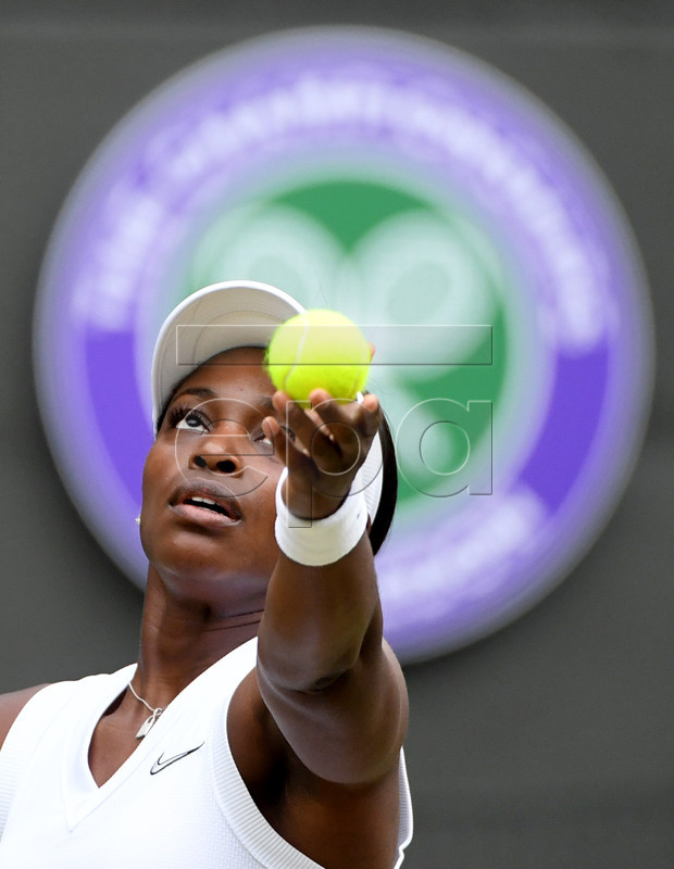 Sloane Stephens of the USA in action against Johanna Konta of Britain during their third round match at the Wimbledon Championships at the All England Lawn Tennis Club, in London, Britain, 06 July 2019. EPA-EFE/FACUNDO ARRIZABALAGA EDITORIAL USE ONLY/NO COMMERCIAL SALES